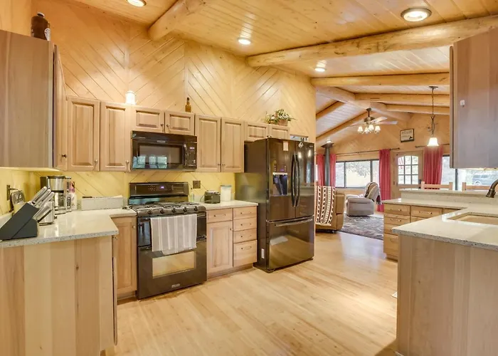 Creekside Sleep Vacation + Deck & Grill Holiday home