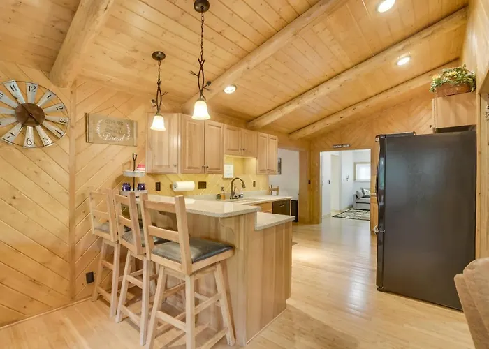 Creekside Sleep Vacation + Deck & Grill Ten Sleep
