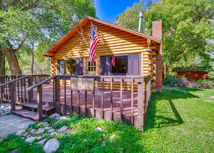 Creekside Sleep Vacation + Deck & Grill Holiday home