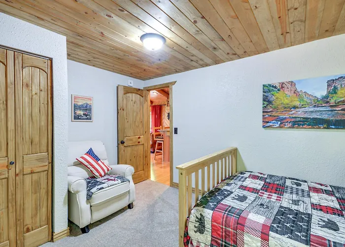 Creekside Sleep Vacation + Deck & Grill Holiday home *