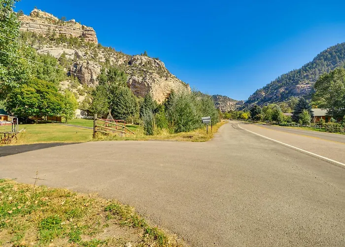 Creekside Sleep Vacation + Deck & Grill Holiday home