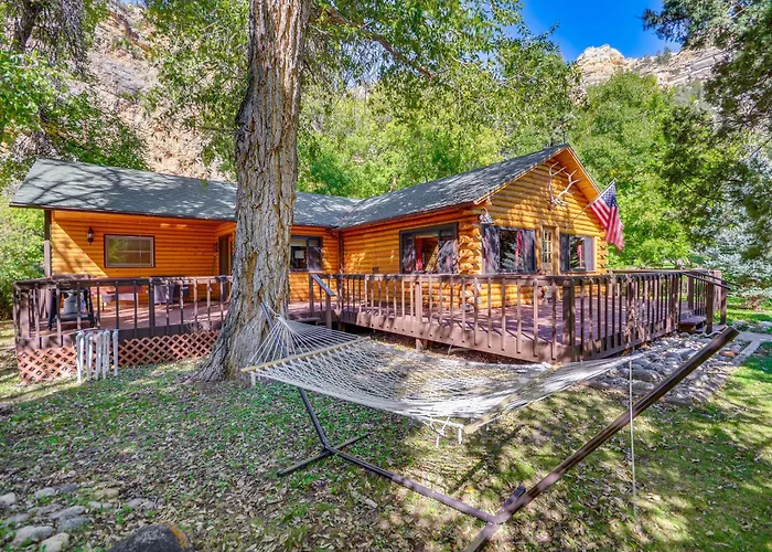 Creekside Sleep Vacation + Deck & Grill Holiday home *