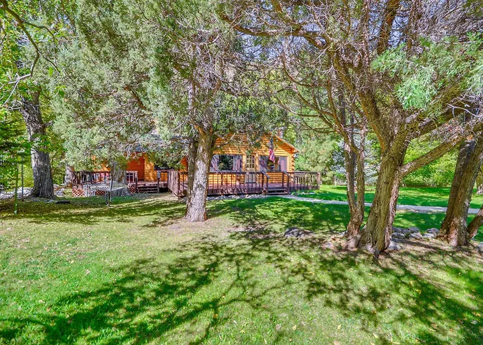 Creekside Sleep Vacation + Deck & Grill Holiday home Ten Sleep