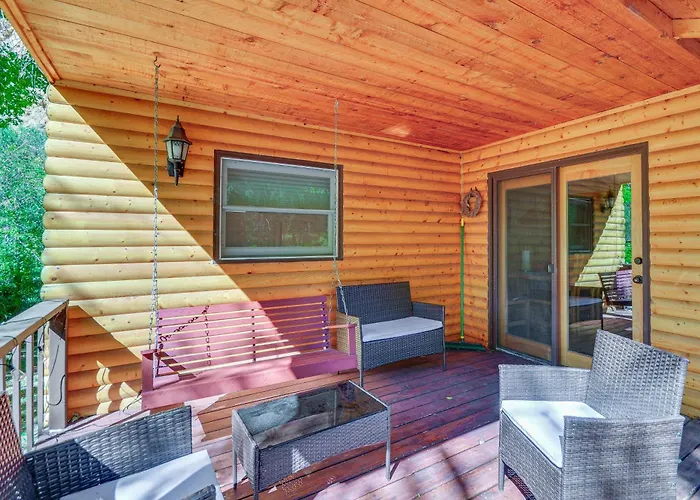 Creekside Sleep Vacation + Deck & Grill Ten Sleep